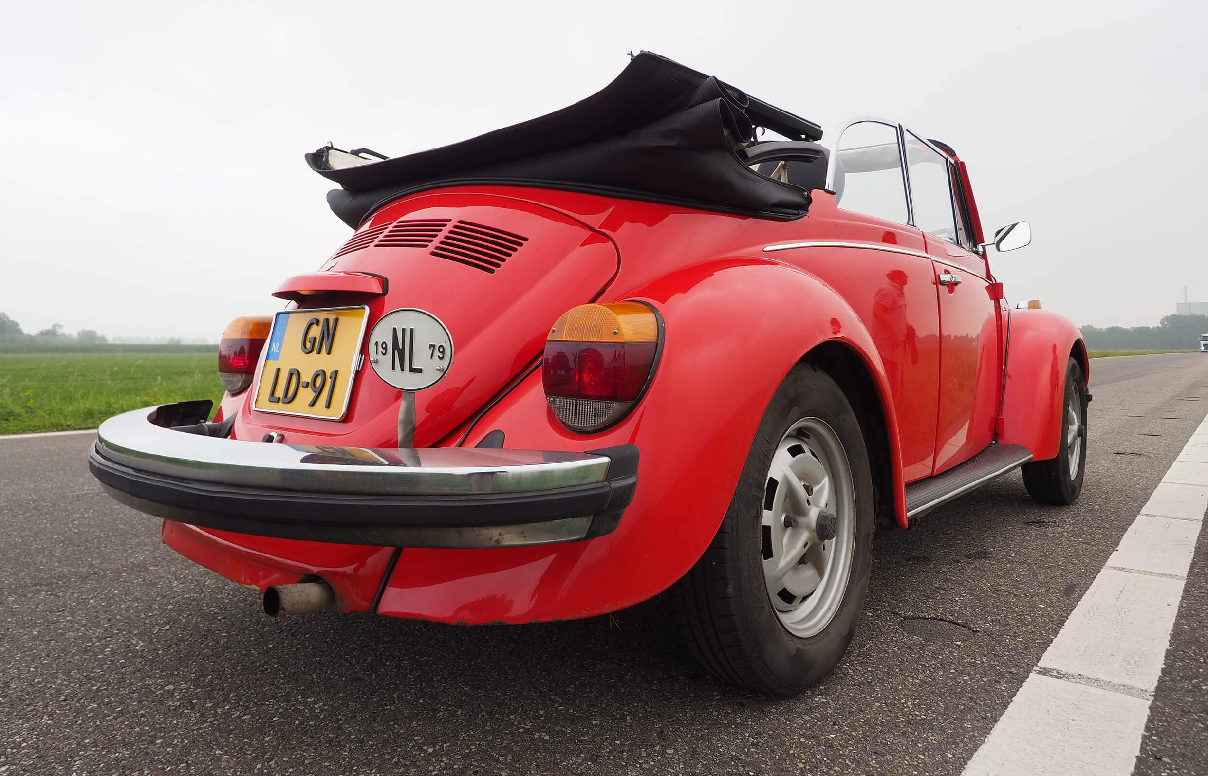 DVWB CABRIO VW Kever Lady in Red2 Header slider