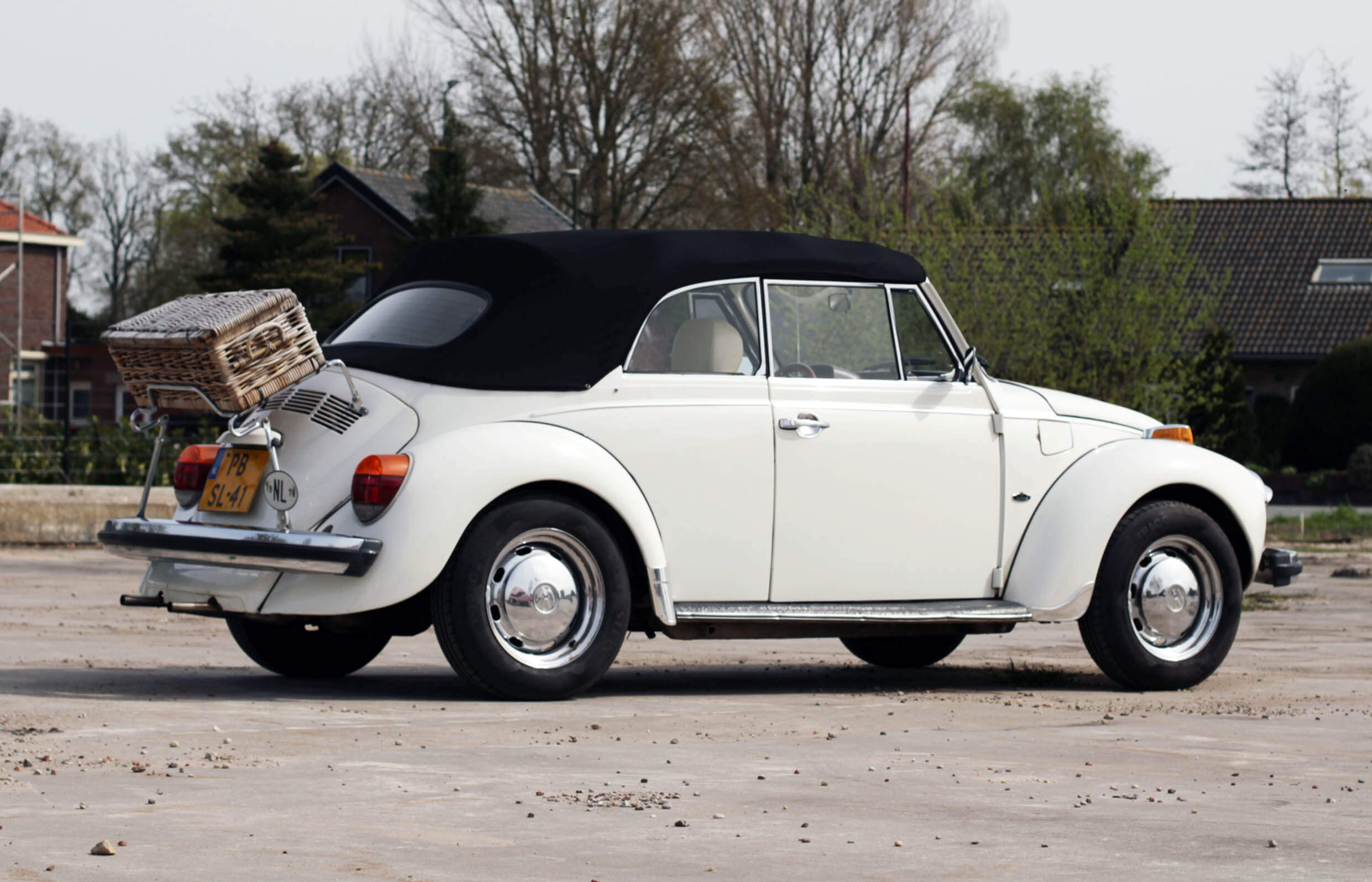 DVWB CABRIO VW Kever Miss Black White2 Header slider