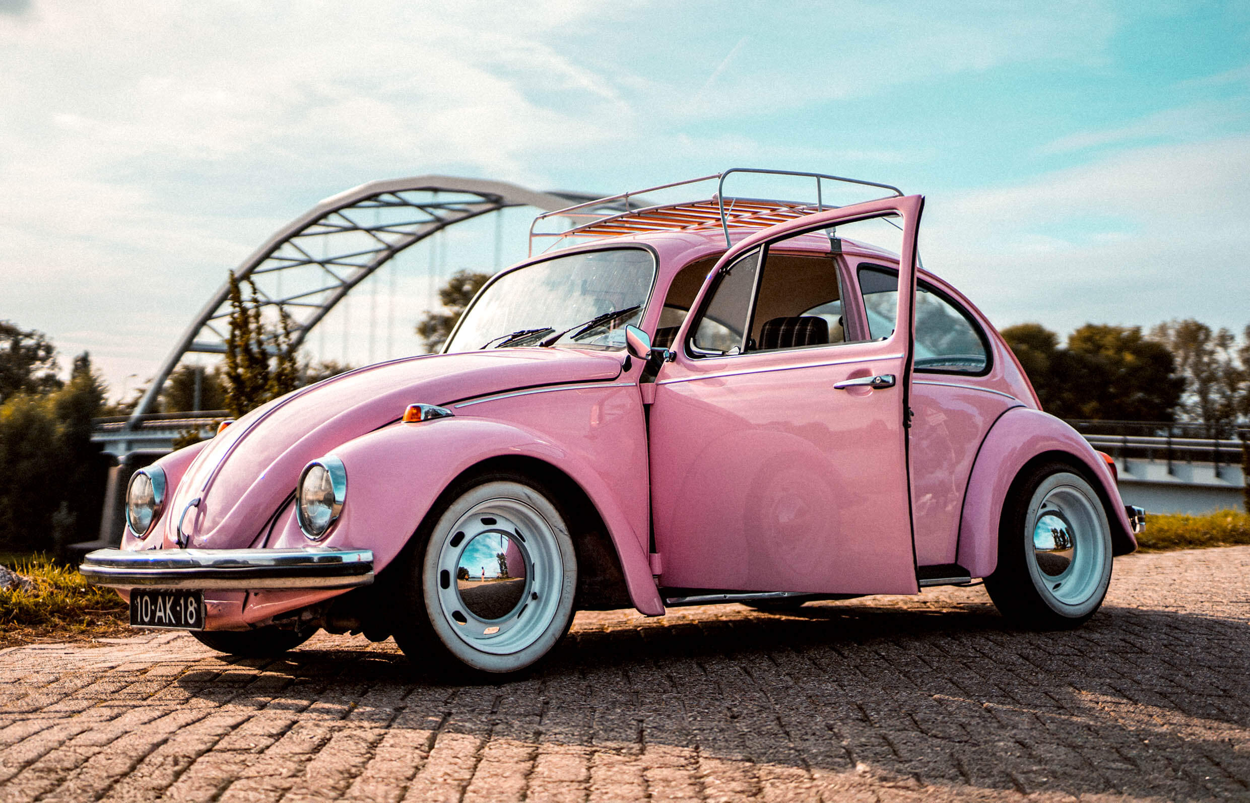 DVWB DICHTE VW Kever Pink Lady Header slider