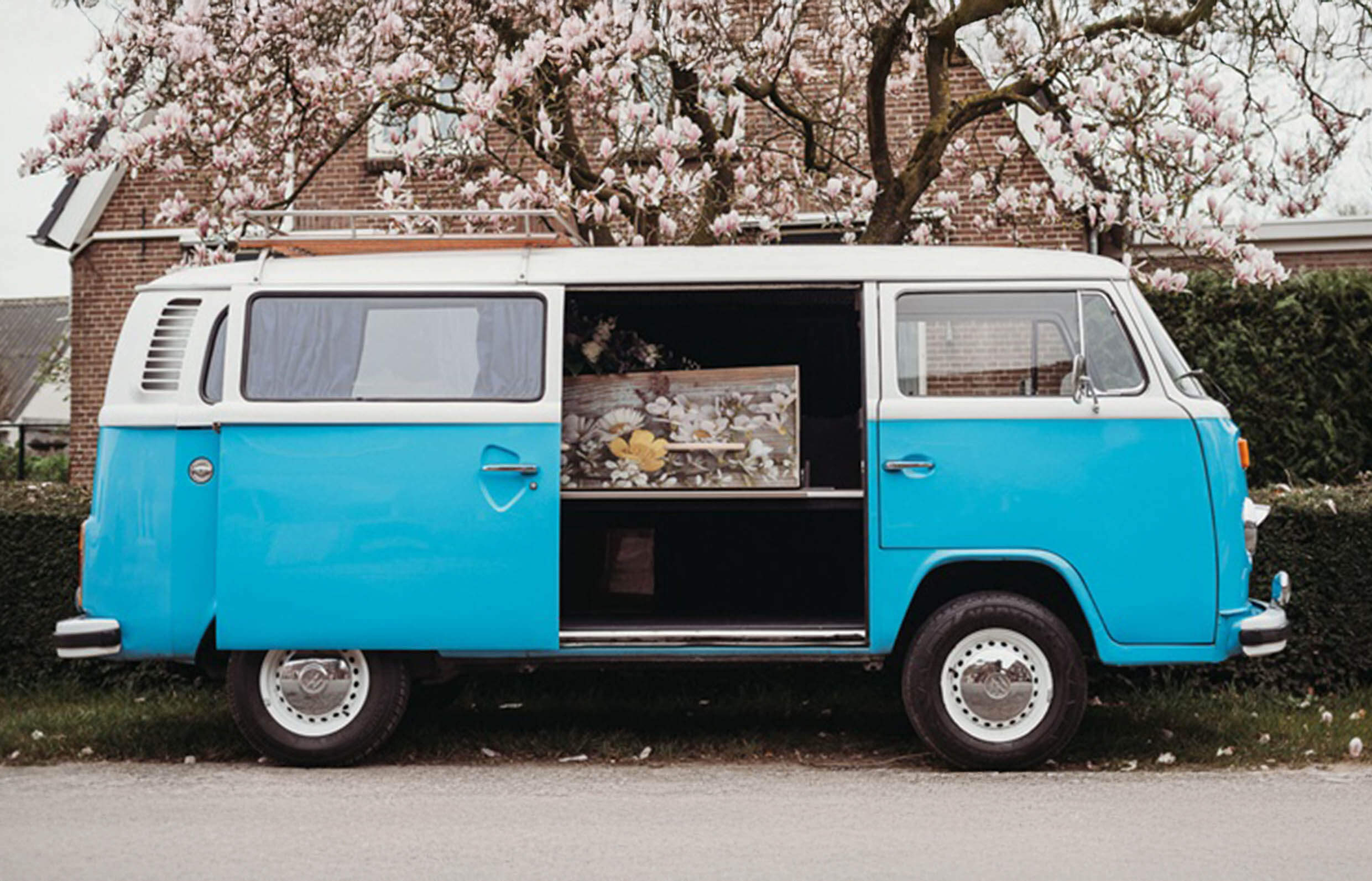 DVWB Mr Blue Rouwauto VW Busjes Header slider3